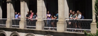 Estudiantes de Casa Xelajú visitando la municipalidad de Quetzaltenango.