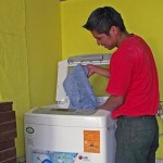 Uso eficiente del agua de la lavadora de Casa Xelajú.