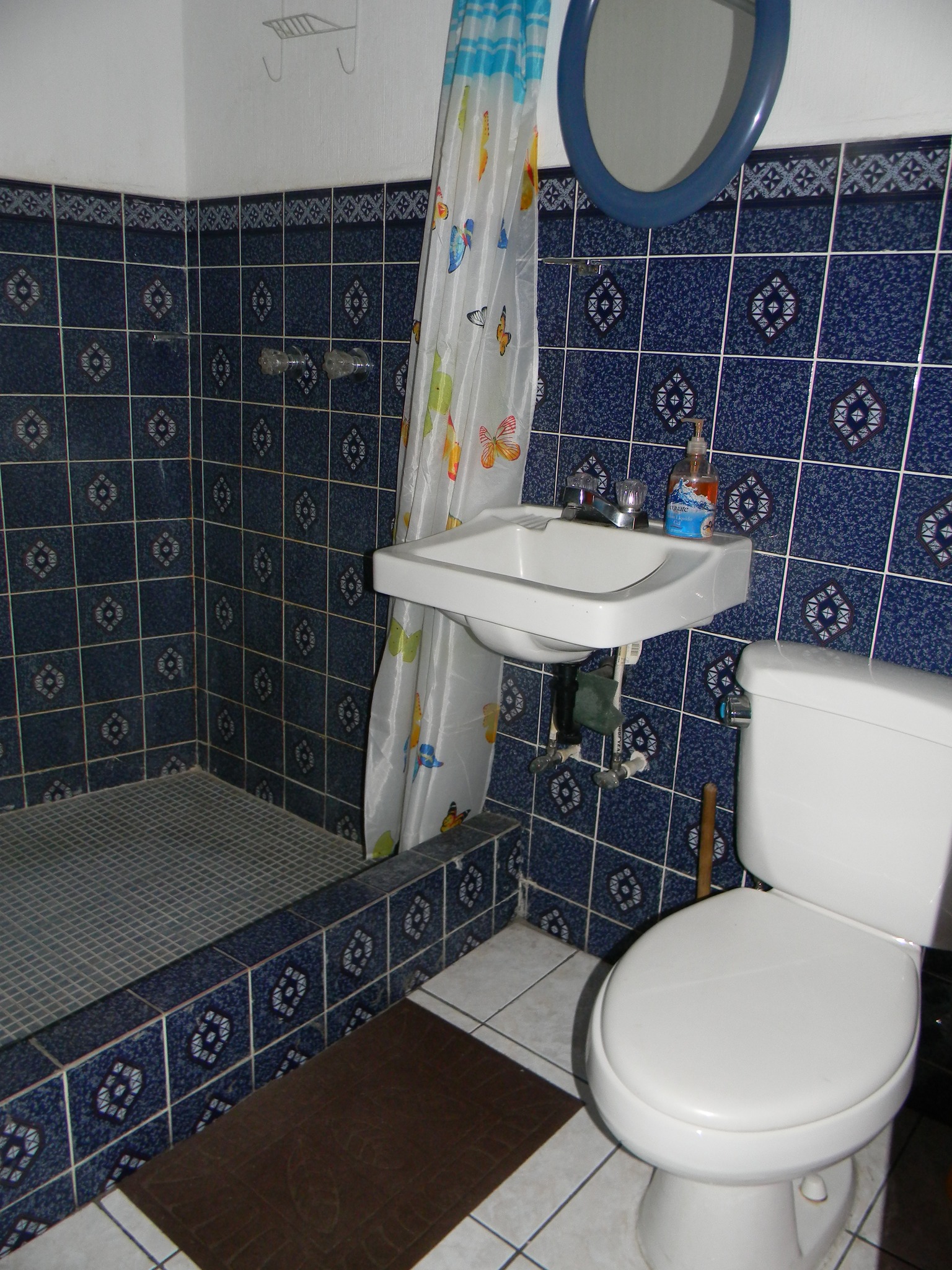 rent-house-quetzaltenango-bathroom