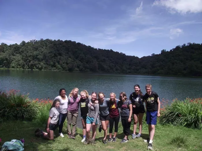 Laguna de Chicabal, estudiantes de Casa Xelajú, Quetzaltenango.